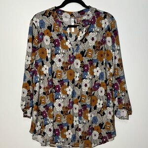 Dear Scarlett Size L - Fits size 14-16
Tunic 3/4-sleeve.